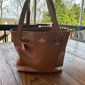 Coach City Tote in Brown Crossgrain Leather Tea Rose Charm Included
